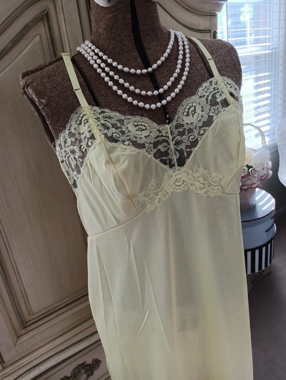 VINTAGE, UNWORN " VAN RAALTE" BUTTER YELLOW ALL NYLON SLIP! SZ 36 - Picture 8 of 15
